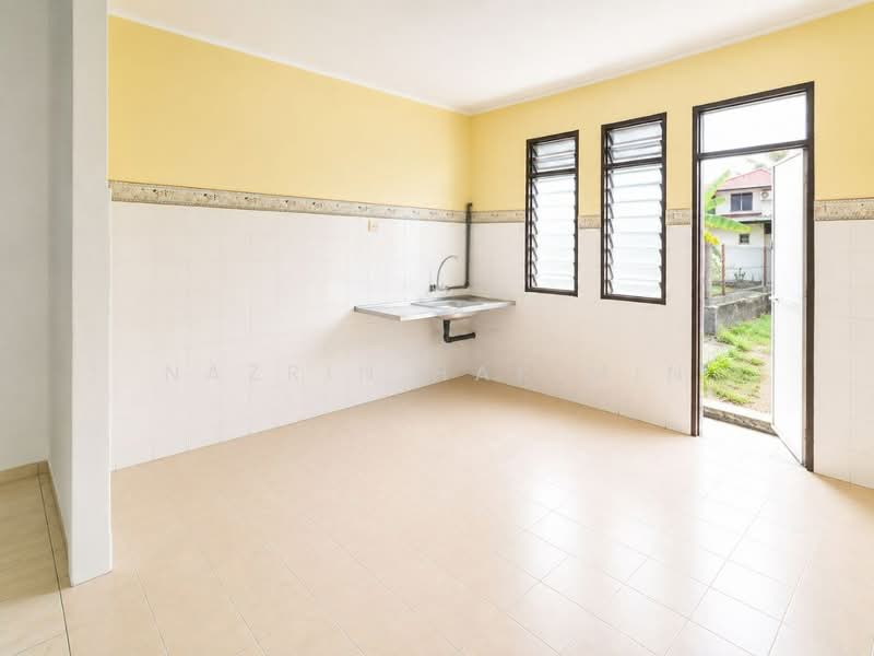 Terraced House for Sale in Bukit Sentosa (Rawang) - Nazrin Hakimin - Kitchen - PropertyGuru.com.my