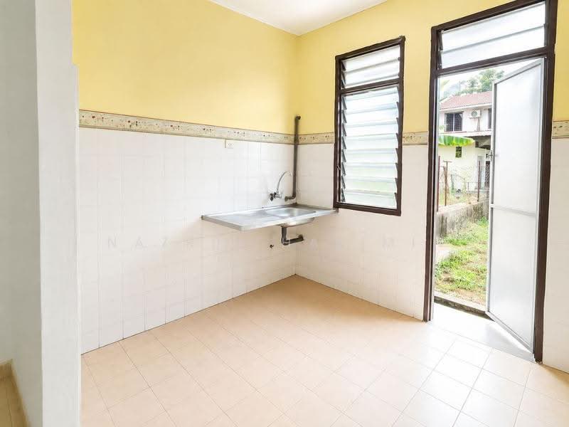 Terraced House for Sale in Bukit Sentosa (Rawang) - Nazrin Hakimin - Kitchen - PropertyGuru.com.my