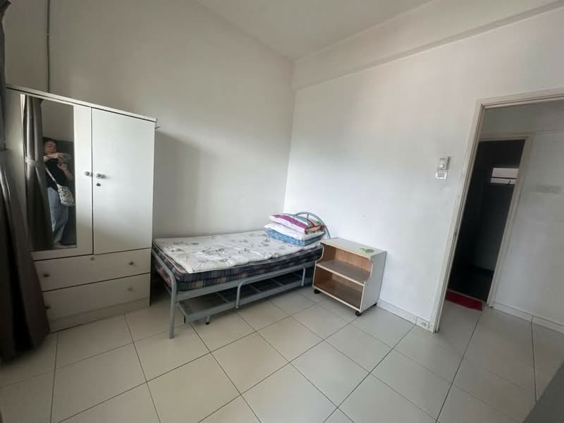 Pangsapuri untuk Disewa di One World 2 (1-Sky) - Sunny Tse - Bedroom - PropertyGuru.com.my