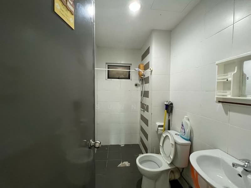 Pangsapuri untuk Disewa di One World 2 (1-Sky) - Sunny Tse - Bathroom - PropertyGuru.com.my