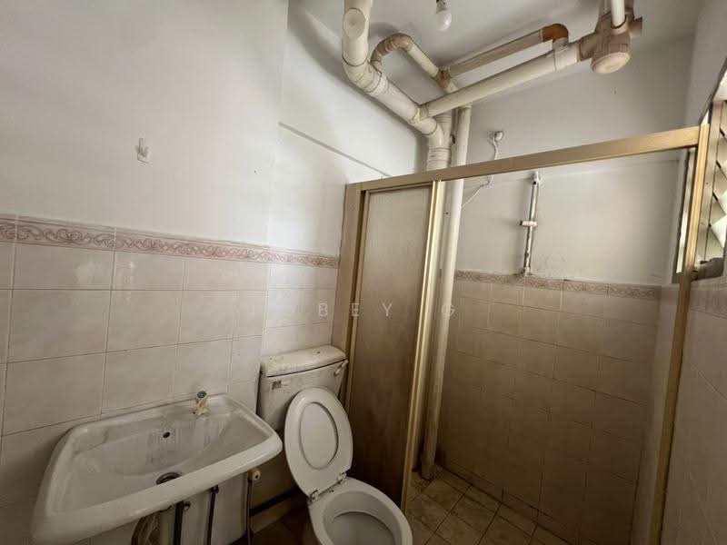Condominium for Sale at Pelangi Indah Condominium - Tobey G - Bathroom - PropertyGuru.com.my