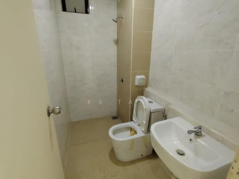 Service Residence for Sale at D'Summit Residences - KS Tan - Bathroom - PropertyGuru.com.my