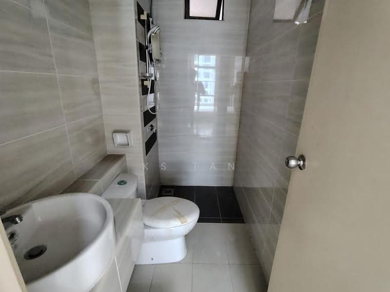 Service Residence for Sale at D'Summit Residences - KS Tan - Bathroom - PropertyGuru.com.my