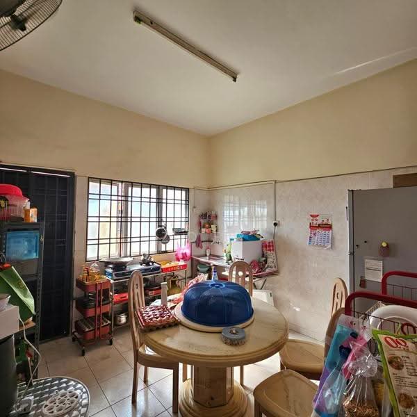 2-storey Terraced House for Sale in Taman Impian Emas (Skudai) - Zoey Lee - Kitchen - PropertyGuru.com.my