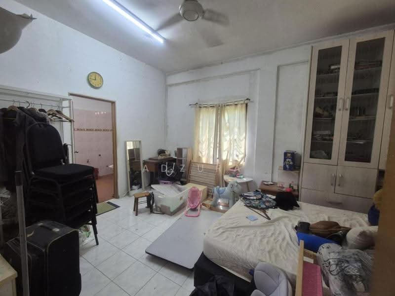 Bungalow House for Sale in Sungai Merab (Dengkil) - Adzura Zamedin - Bedroom - PropertyGuru.com.my