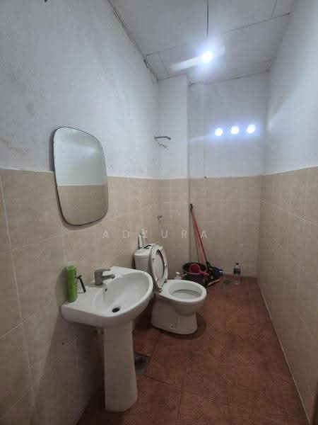 Bungalow House for Sale in Sungai Merab (Dengkil) - Adzura Zamedin - Bathroom - PropertyGuru.com.my