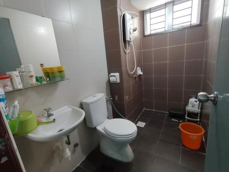 Apartment for Sale at Taman Larkin Idaman Plot C - Zoey Lee - Bathroom - PropertyGuru.com.my
