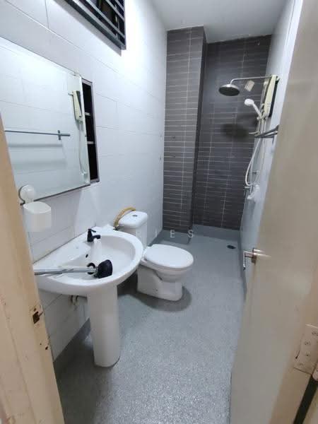Kediaman Servis untuk Dijual di Palazio - Aries Lam - Bathroom - PropertyGuru.com.my