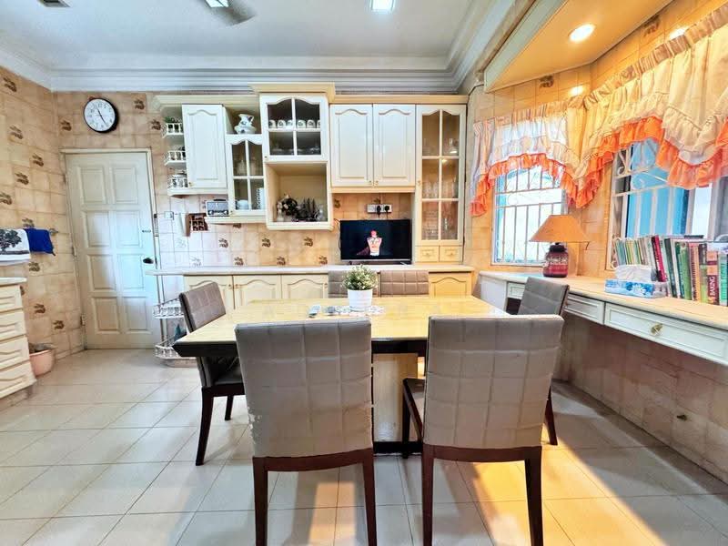 Bungalow House for Sale in Seksyen 2 (Bangi) - Adzura Zamedin - Kitchen - PropertyGuru.com.my