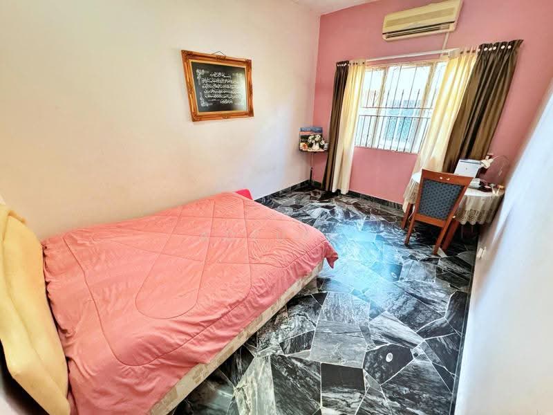 Bungalow House for Sale in Seksyen 2 (Bangi) - Adzura Zamedin - Bedroom - PropertyGuru.com.my