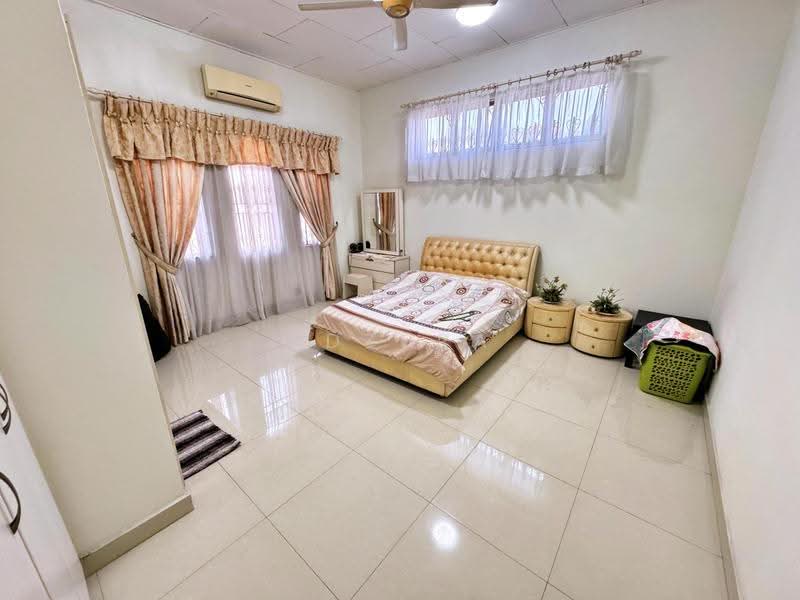 Bungalow House for Sale in Seksyen 2 (Bangi) - Adzura Zamedin - Bedroom - PropertyGuru.com.my