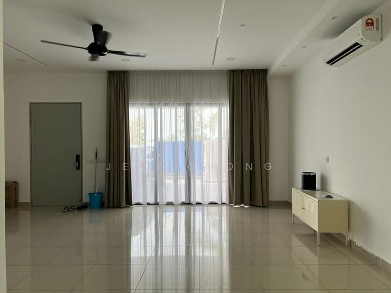 Rumah Teres untuk Dijual di Telok Panglima Garang (Selangor) - Jeff Chong - Living Room - PropertyGuru.com.my