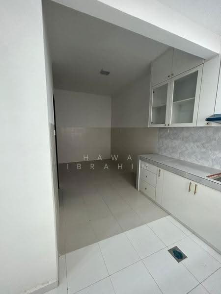 2-storey Terraced House for Sale in Taman Pelangi Semenyih 2 (Semenyih) - Hawa Ibrahim - Kitchen - PropertyGuru.com.my