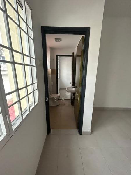 2-storey Terraced House for Sale in Taman Pelangi Semenyih 2 (Semenyih) - Hawa Ibrahim - Bathroom - PropertyGuru.com.my