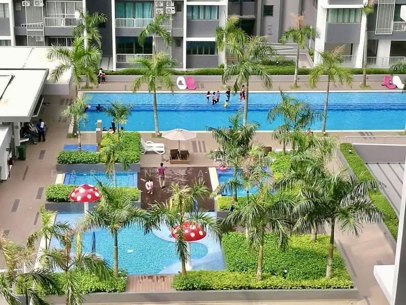 Kediaman Servis untuk Dijual di Almyra Residences - Darren Kai Xin Ng - Pool - PropertyGuru.com.my