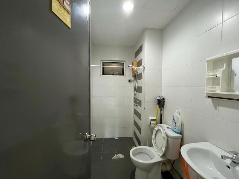 Pangsapuri untuk Disewa di One World 2 (1-Sky) - Sunny Tse - Bathroom - PropertyGuru.com.my