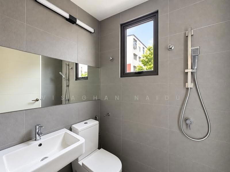 Rumah Teres 3.5-Tingkat untuk Disewa di Rawang (Selangor) - Visaghan Naidu - Bathroom - PropertyGuru.com.my