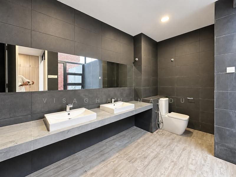 Rumah Teres 3.5-Tingkat untuk Disewa di Rawang (Selangor) - Visaghan Naidu - Bathroom - PropertyGuru.com.my