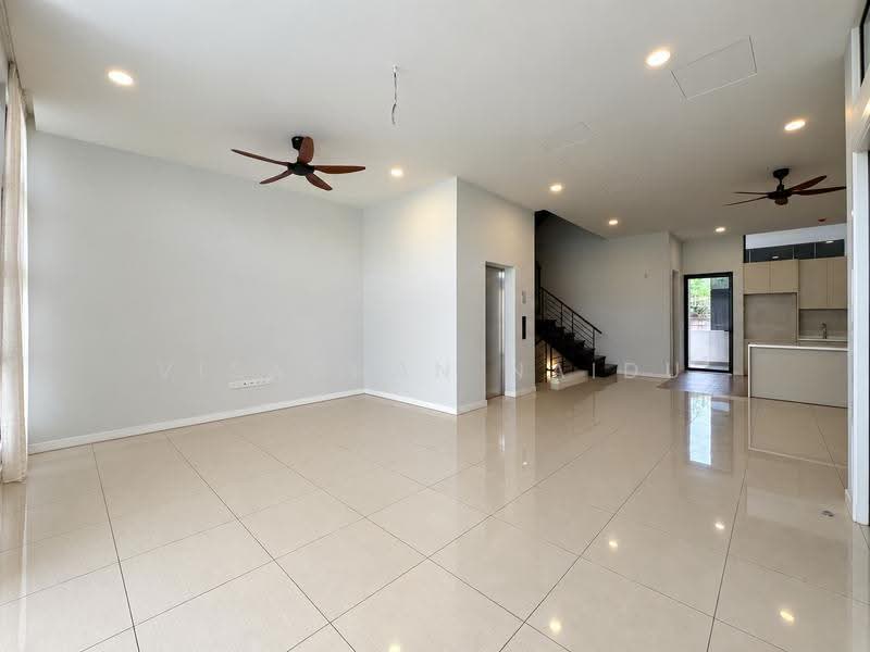 Rumah Teres 3.5-Tingkat untuk Disewa di Rawang (Selangor) - Visaghan Naidu - Living Room - PropertyGuru.com.my