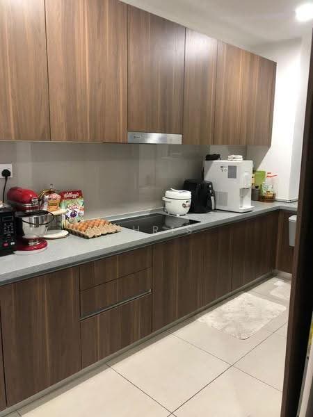 Kondominium untuk Disewa di Lakefront Residence - Chris Lee - Kitchen - PropertyGuru.com.my