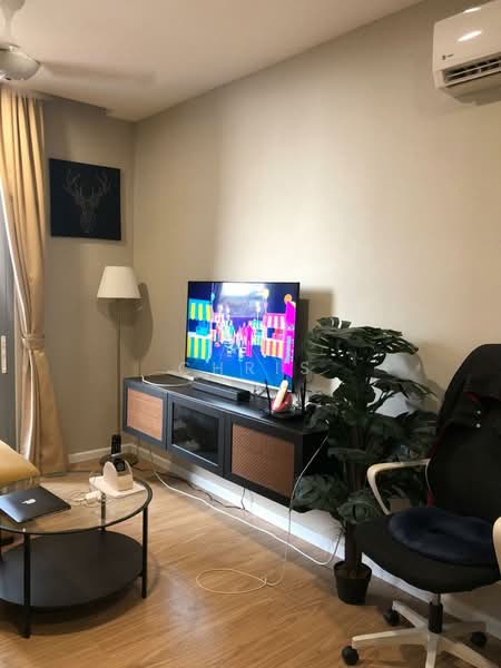 Kondominium untuk Disewa di Lakefront Residence - Chris Lee - Living Room - PropertyGuru.com.my