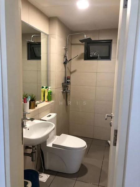 Kondominium untuk Disewa di Lakefront Residence - Chris Lee - Bathroom - PropertyGuru.com.my