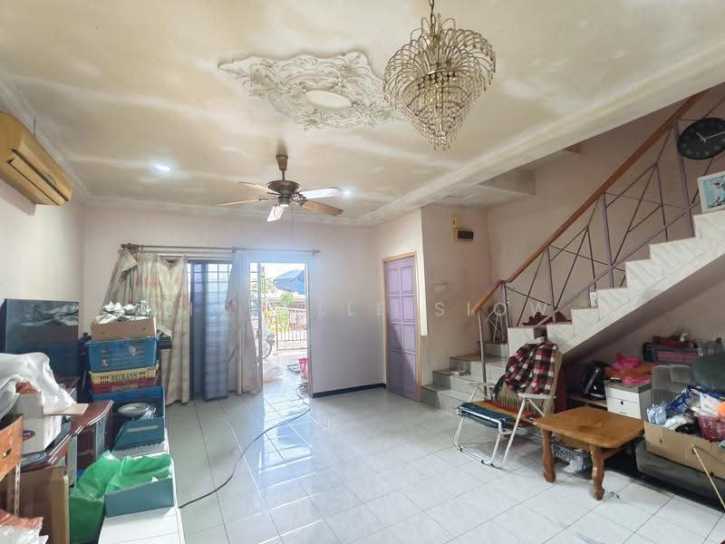 2-storey Terraced House for Sale in Taman Sungai Besi Indah (Seri Kembangan) - Michelle Siow - Living Room - PropertyGuru.com.my