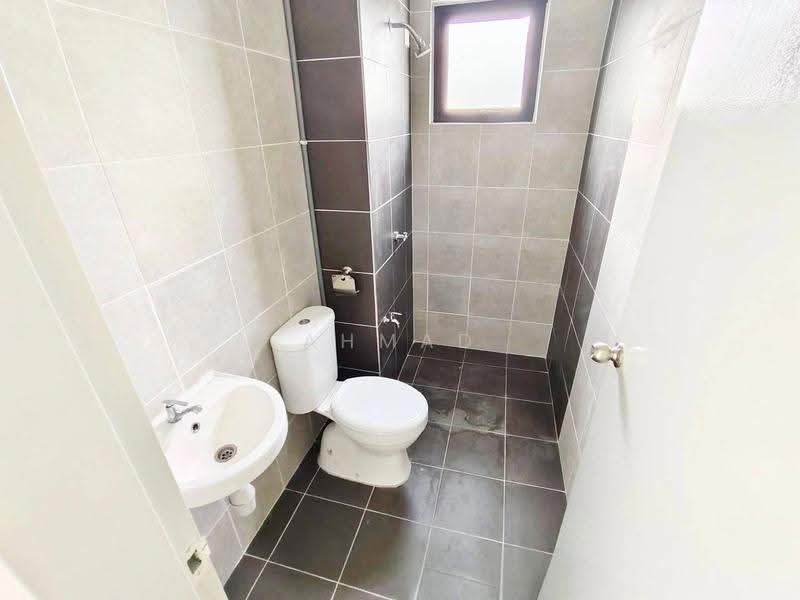 Apartment for Sale at Sri Tanjung - Ahmad Muslim - Bathroom - PropertyGuru.com.my