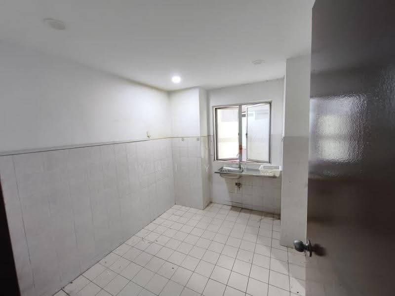 Condominium for Sale at Ridzuan Condominium - WAI YAN - Kitchen - PropertyGuru.com.my