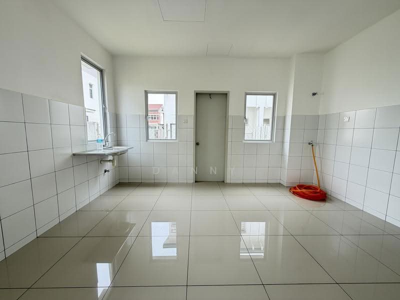 2-storey Terraced House for Sale in Bandar Rimbayu (Telok Panglima Garang) - Danny Wong - Kitchen - PropertyGuru.com.my