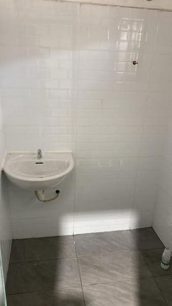 Gudang untuk Disewa di Kapar (Selangor) - Alex Lee - Bathroom - PropertyGuru.com.my