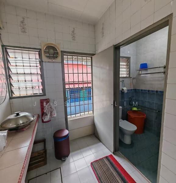 Rumah Teres 2-Tingkat untuk Dijual di Kepong Baru (Kepong) - Jessica Lim - Bathroom - PropertyGuru.com.my