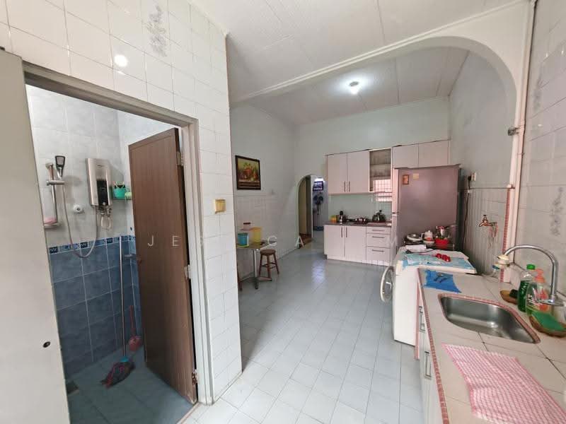 Rumah Teres 2-Tingkat untuk Dijual di Kepong Baru (Kepong) - Jessica Lim - Kitchen - PropertyGuru.com.my