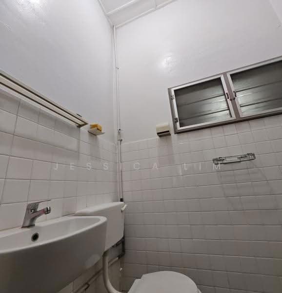 Rumah Teres 2-Tingkat untuk Dijual di Kepong Baru (Kepong) - Jessica Lim - Bathroom - PropertyGuru.com.my