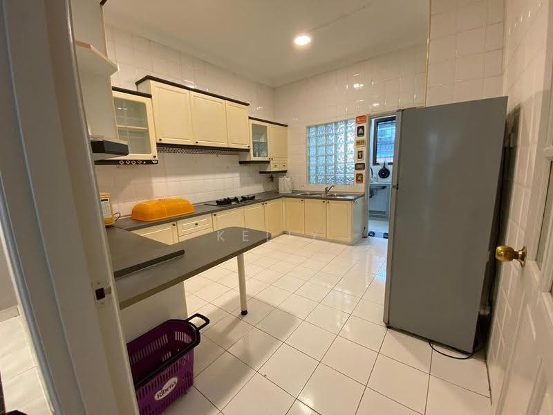 2-storey Terraced House for Sale in Taman Molek (Johor Bahru) - Kelly Lim - Kitchen - PropertyGuru.com.my