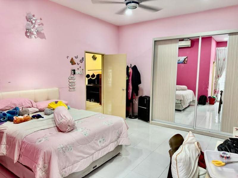 Semi-Detached House for Sale in Bandar Parklands (Klang) - Mala Palanisamy - Bedroom - PropertyGuru.com.my