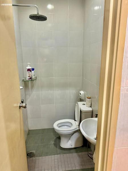 Semi-Detached House for Sale in Bandar Parklands (Klang) - Mala Palanisamy - Bathroom - PropertyGuru.com.my