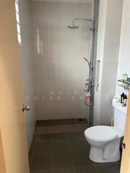 Semi-Detached House for Sale in Bandar Parklands (Klang) - Mala Palanisamy - Bathroom - PropertyGuru.com.my