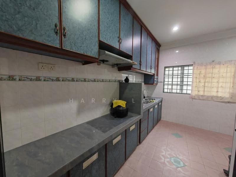 2-storey Terraced House for Sale in Taman Cheng Baru (Cheng) - Harry Law - Kitchen - PropertyGuru.com.my