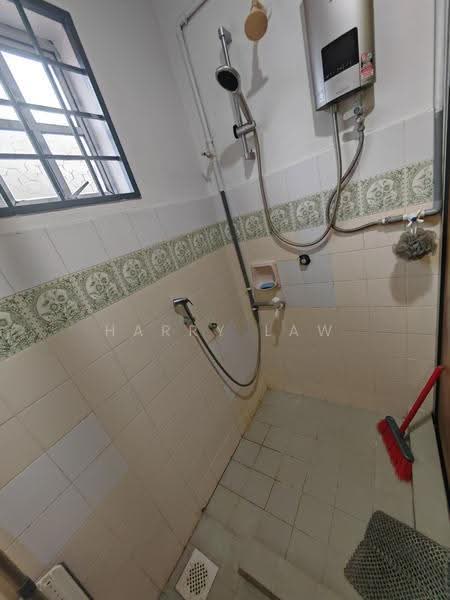 2-storey Terraced House for Sale in Taman Cheng Baru (Cheng) - Harry Law - Bathroom - PropertyGuru.com.my