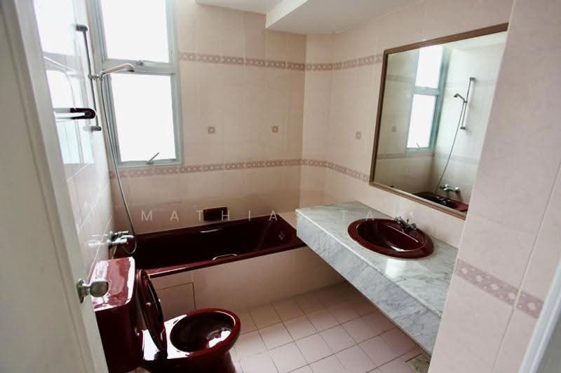 Kondominium untuk Dijual di Ocean Palms Condominium - Mathias Tan - Bathroom - PropertyGuru.com.my