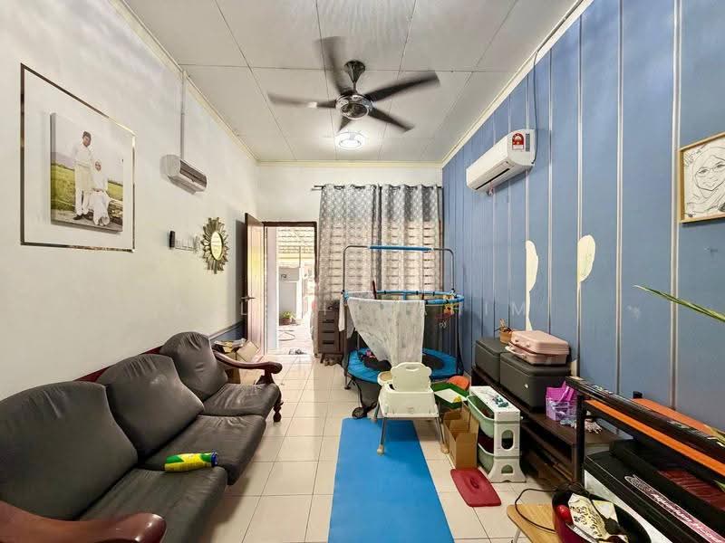 Rumah Teres 1-Tingkat untuk Dijual di Taman Desa Kenanga 2 (Semenyih) - Azli Ibrahim - Living Room - PropertyGuru.com.my