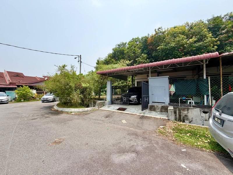 Rumah Teres 1-Tingkat untuk Dijual di Taman Desa Kenanga 2 (Semenyih) - Azli Ibrahim - Exterior - PropertyGuru.com.my