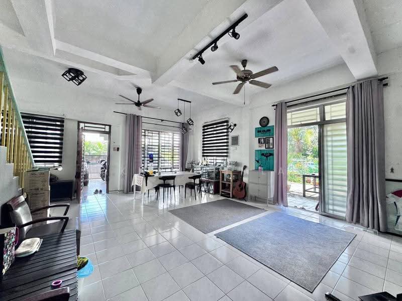 Rumah Teres 2-Tingkat untuk Dijual di Taman Scientex Pasir Gudang (Pasir Gudang) - Fakhrul Imlan - Living Room - PropertyGuru.com.my