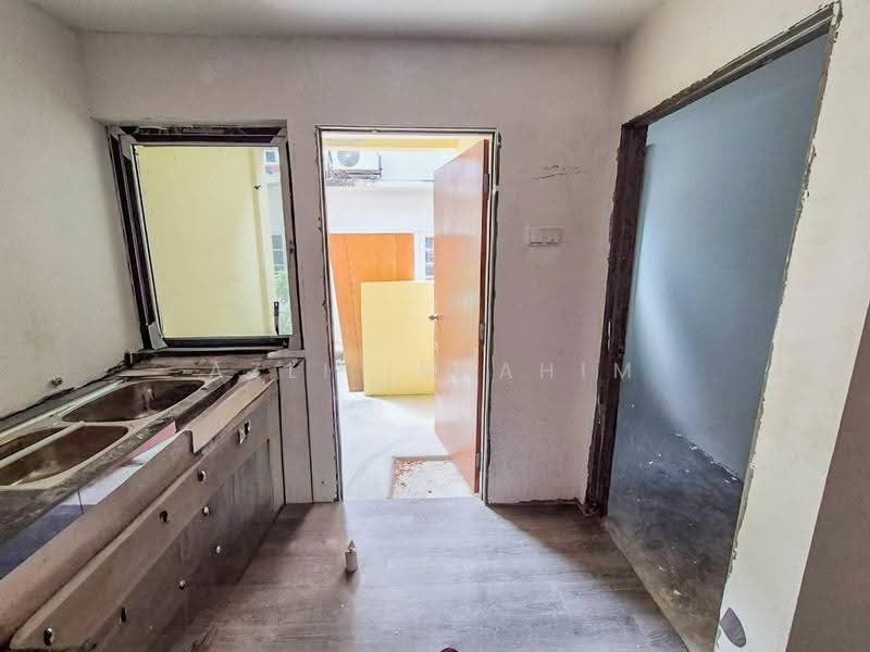 2-storey Terraced House for Sale in Taman Jasmin (Kajang) - Azli Ibrahim - Kitchen - PropertyGuru.com.my