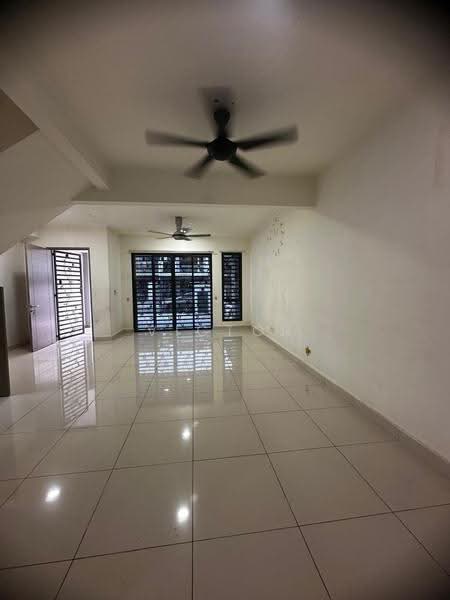 Rumah Teres 2-Tingkat untuk Dijual di Bandar Tiram (Ulu Tiram) - Victor Lim - Living Room - PropertyGuru.com.my