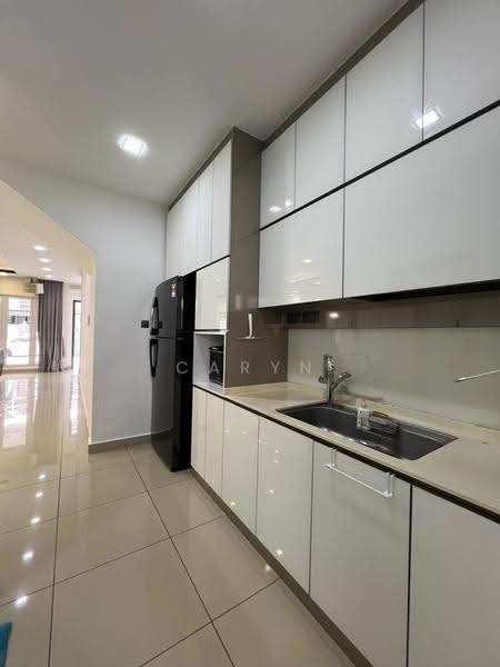 Rumah Teres 2-Tingkat untuk Disewa di Bandar Putra Kulai (Kulai) - Caryn Ter - Kitchen - PropertyGuru.com.my