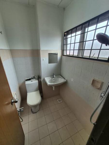 Rumah Teres untuk Dijual di Usj 12 (Subang Jaya) - Chester Cheng - Bathroom - PropertyGuru.com.my