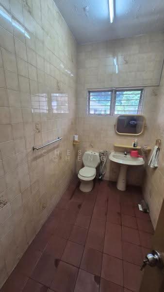 Bungalow House for Sale in Taman Sri Andalas (Klang) - Chester Cheng - Bathroom - PropertyGuru.com.my