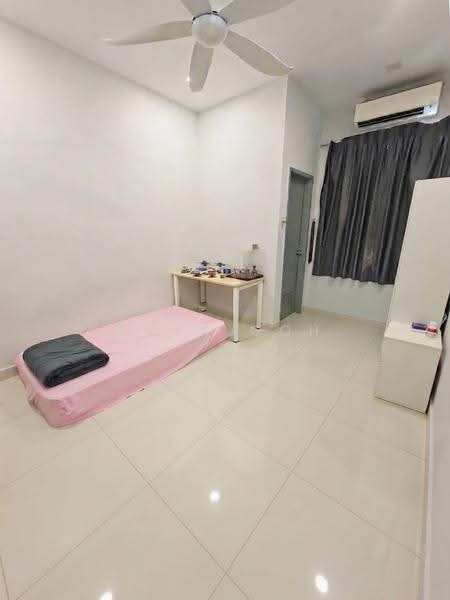 2.5-storey Terraced House for Sale in Taman Putra Impiana (Puchong) - Evan Goh - Bedroom - PropertyGuru.com.my